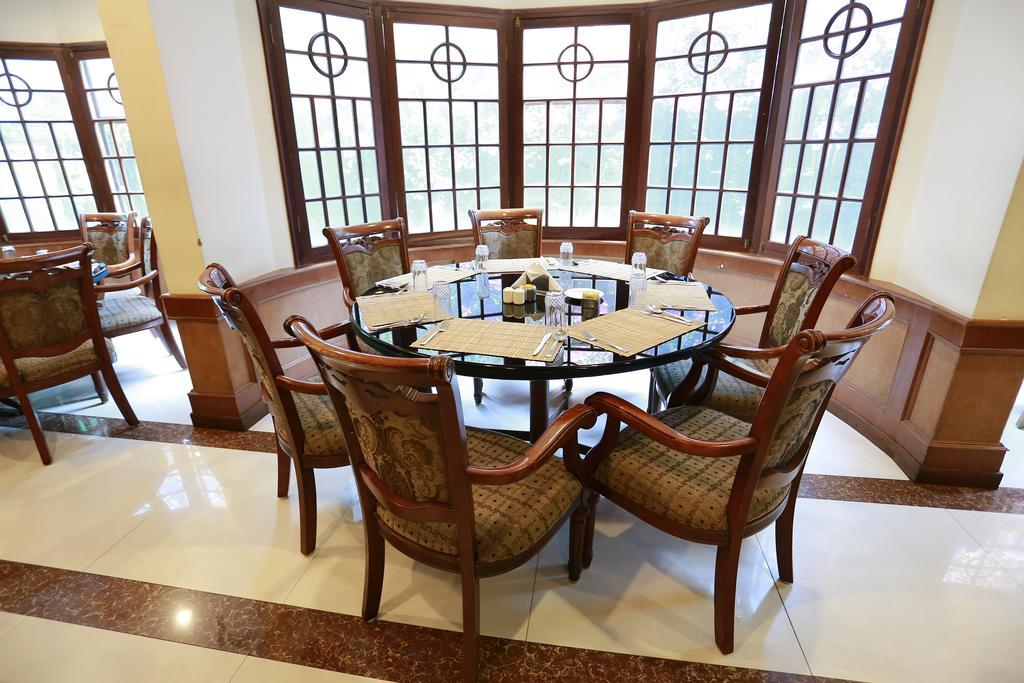 Presidency Kochi City Centre Екстер'єр фото